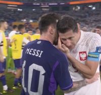 Qatar 2022:  Lewandowski reveló qué le dijo a Messi en el tenso cruce